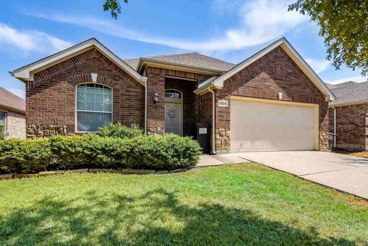 2824 Dawn Spring Dr - Photo 2 of 31