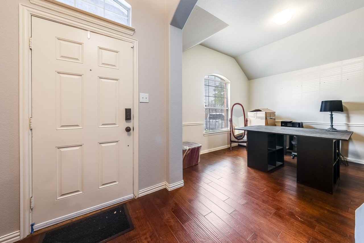 2824 Dawn Spring Dr - Photo 4 of 31