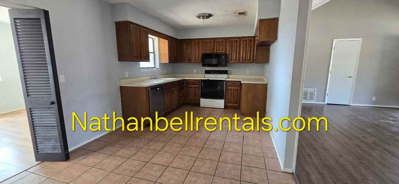 6650 Inwood Dr - Photo 3 of 3