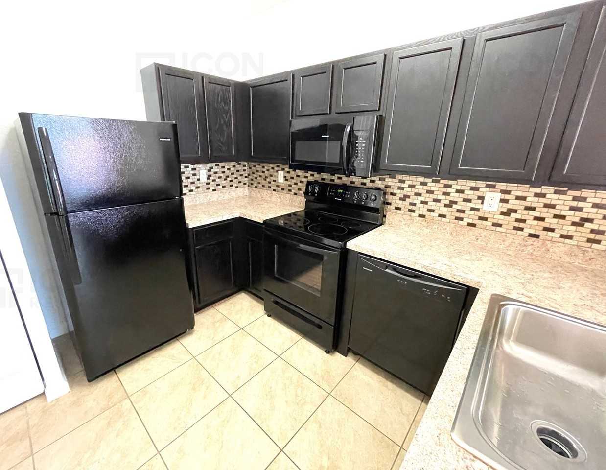 3627 Nw 30th Ct - Photo 3 of 11
