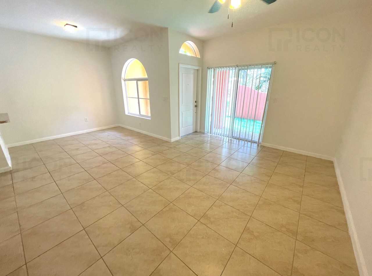 3627 Nw 30th Ct - Photo 5 of 11