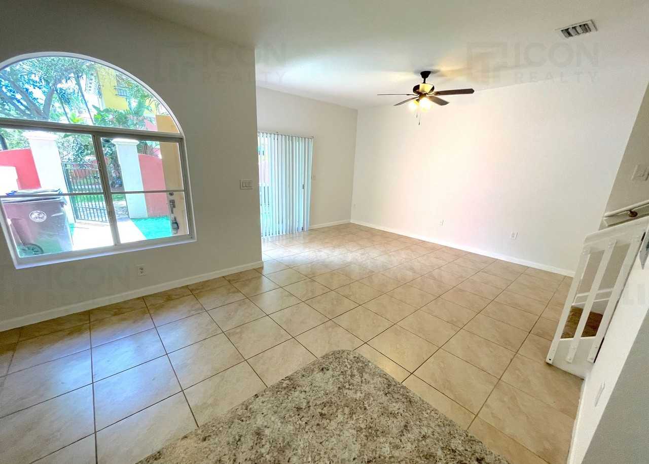 3627 Nw 30th Ct - Photo 6 of 11
