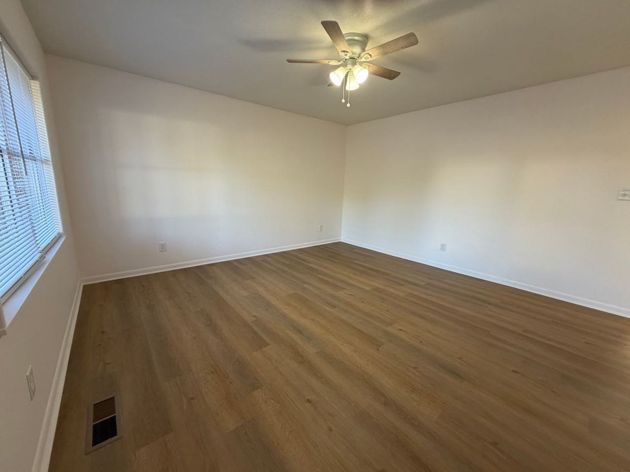 196 Merlin Dr - Photo 4 of 20