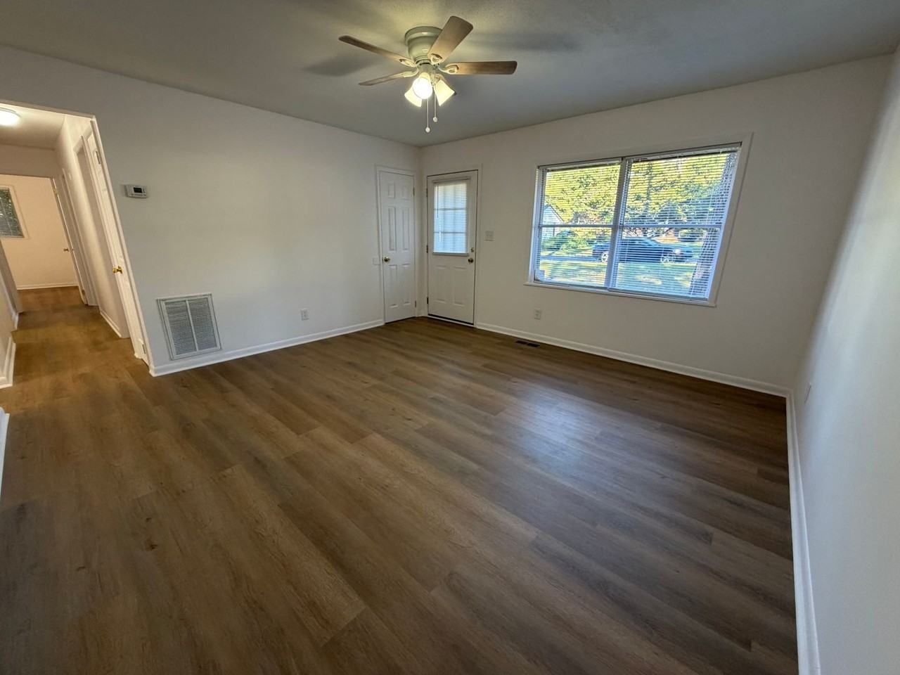 196 Merlin Dr - Photo 5 of 20