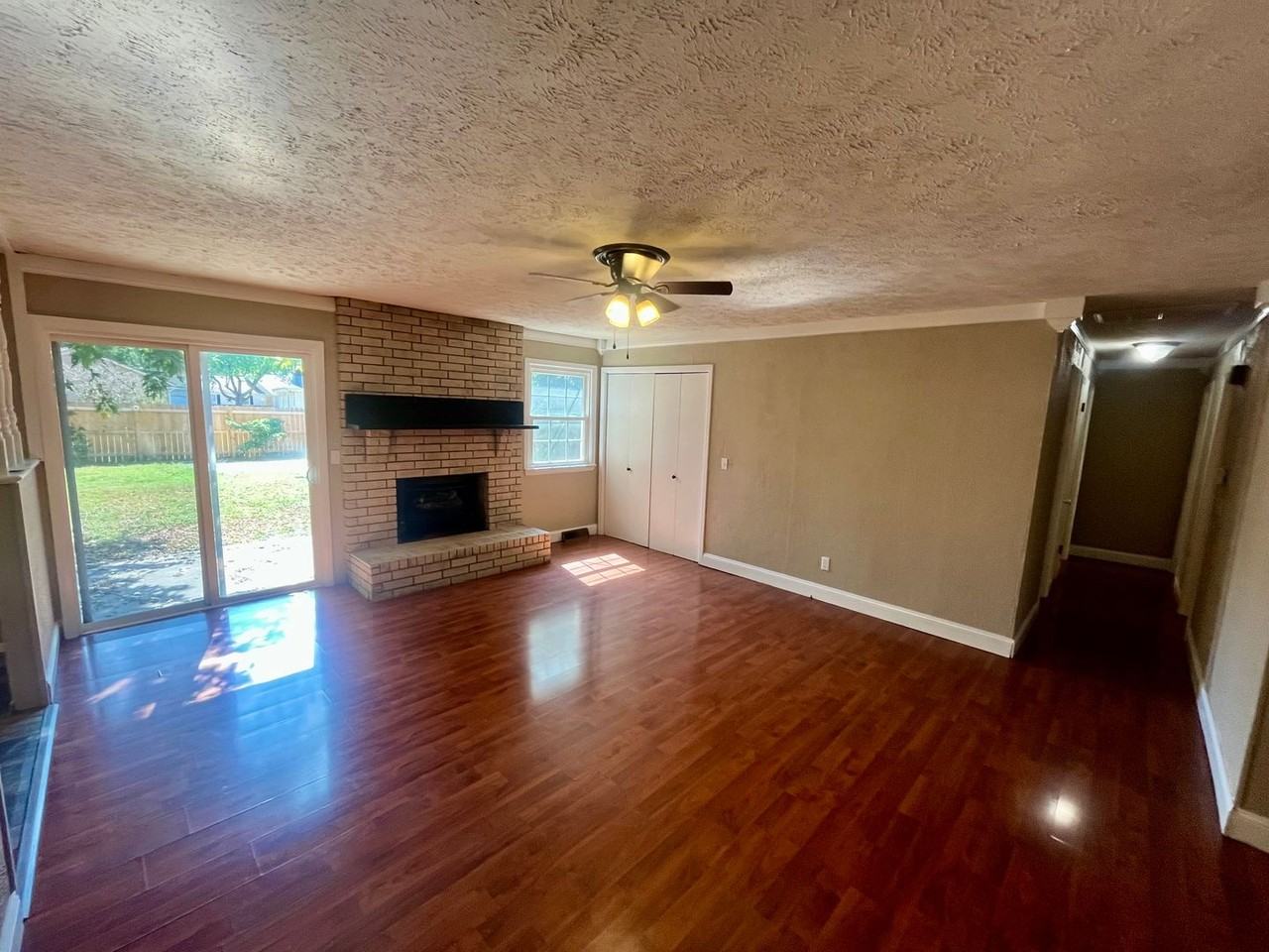 1320 W Glenwood St - Photo 2 of 15