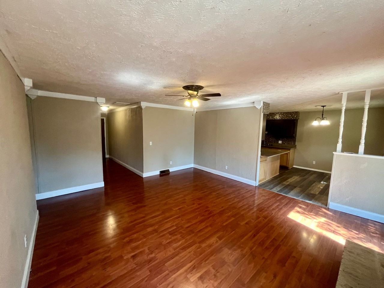 1320 W Glenwood St - Photo 3 of 15