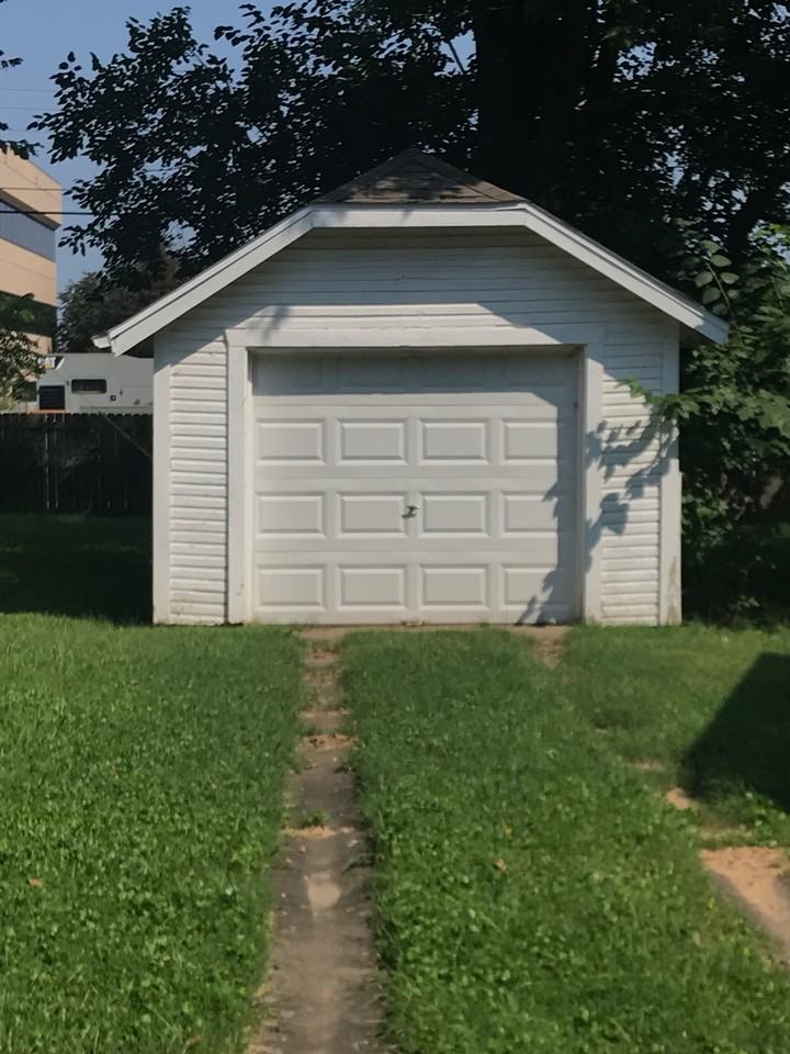 1825 E Monroe St - Photo 4 of 17