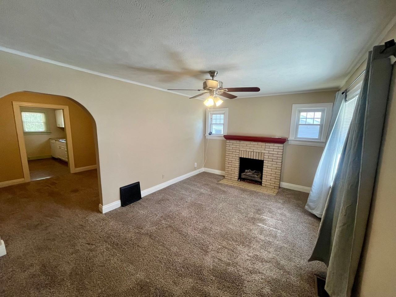 1825 E Monroe St - Photo 6 of 17