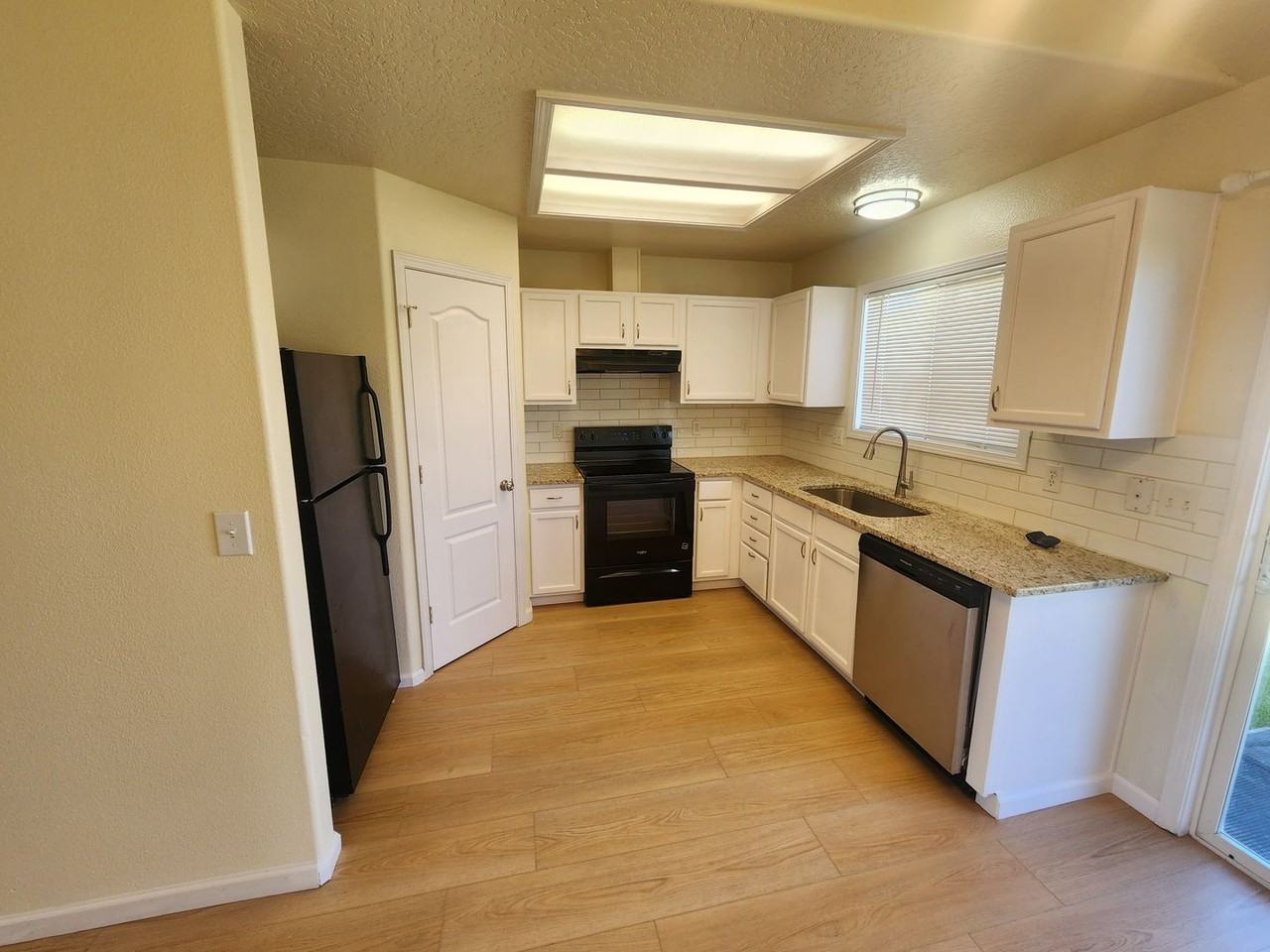 2516 E Montana Ave - Photo 4 of 11
