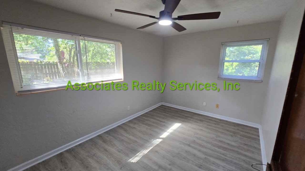 1122 Ne 22nd Ave - Photo 2 of 8