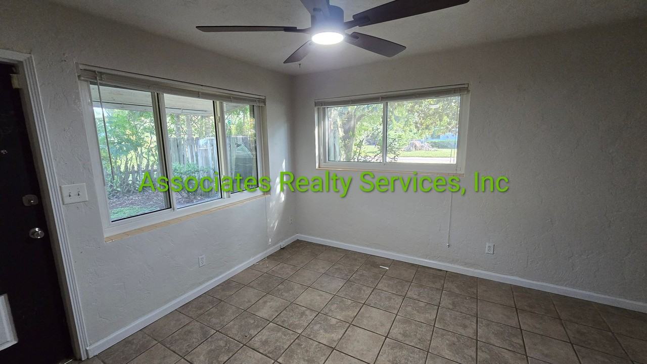 1122 Ne 22nd Ave - Photo 3 of 8