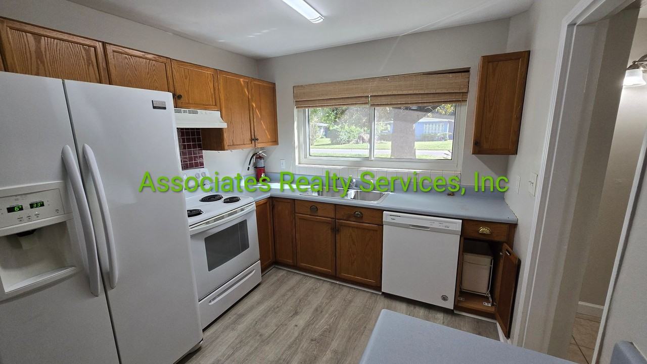 1122 Ne 22nd Ave - Photo 4 of 8