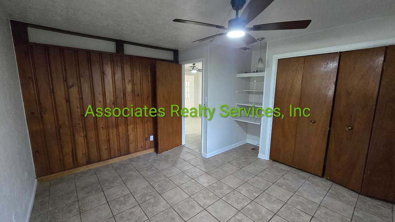 1122 Ne 22nd Ave - Photo 6 of 8