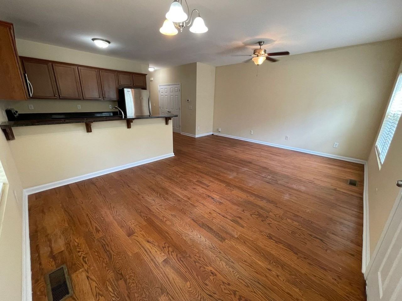 2206 S Milledge Ave - Photo 2 of 12