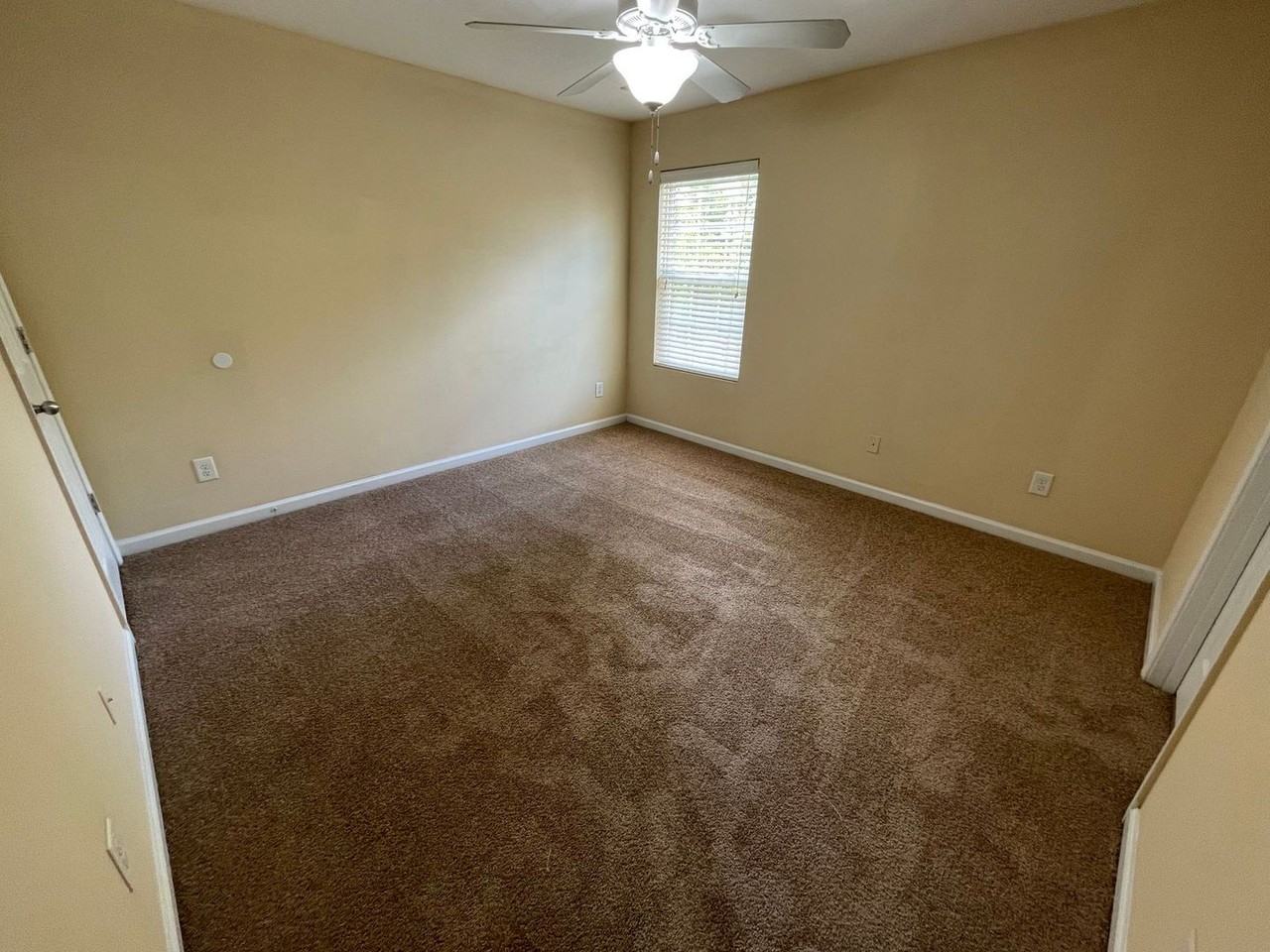 2206 S Milledge Ave - Photo 4 of 12