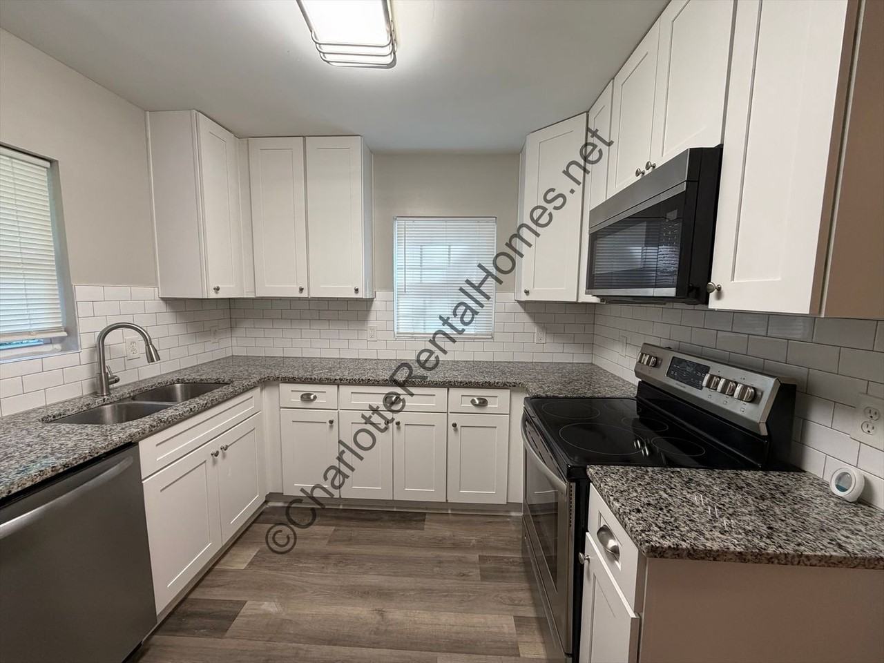 2634 Bradford St - Photo 4 of 12
