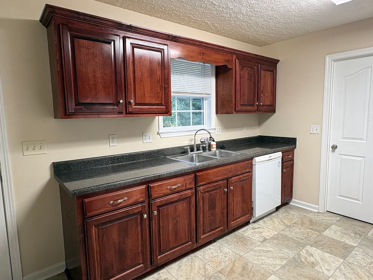 173 Forrestwood Dr - Photo 7 of 23