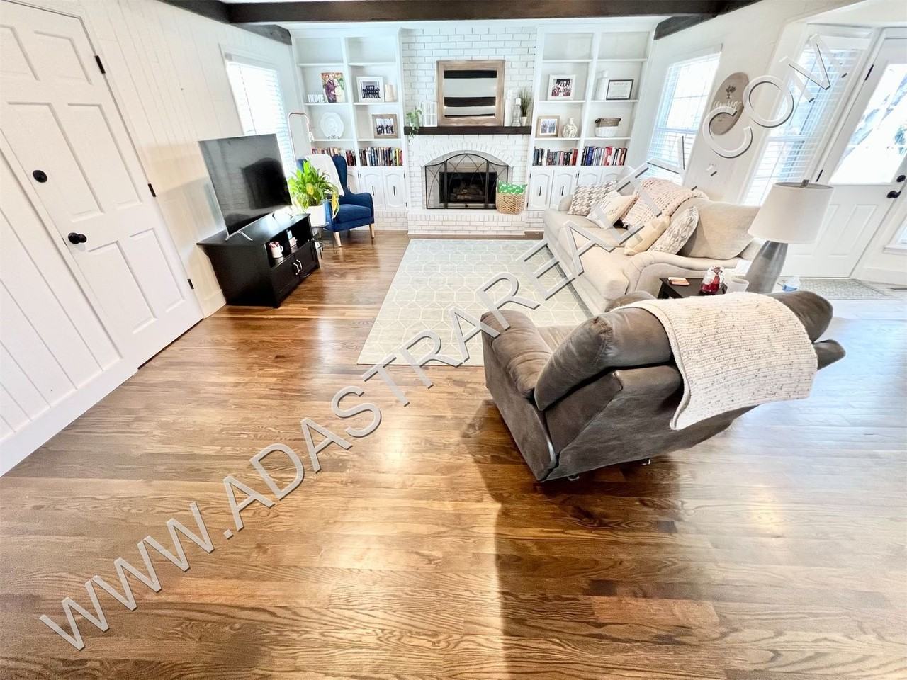 1201 Ne 82nd St - Photo 5 of 27