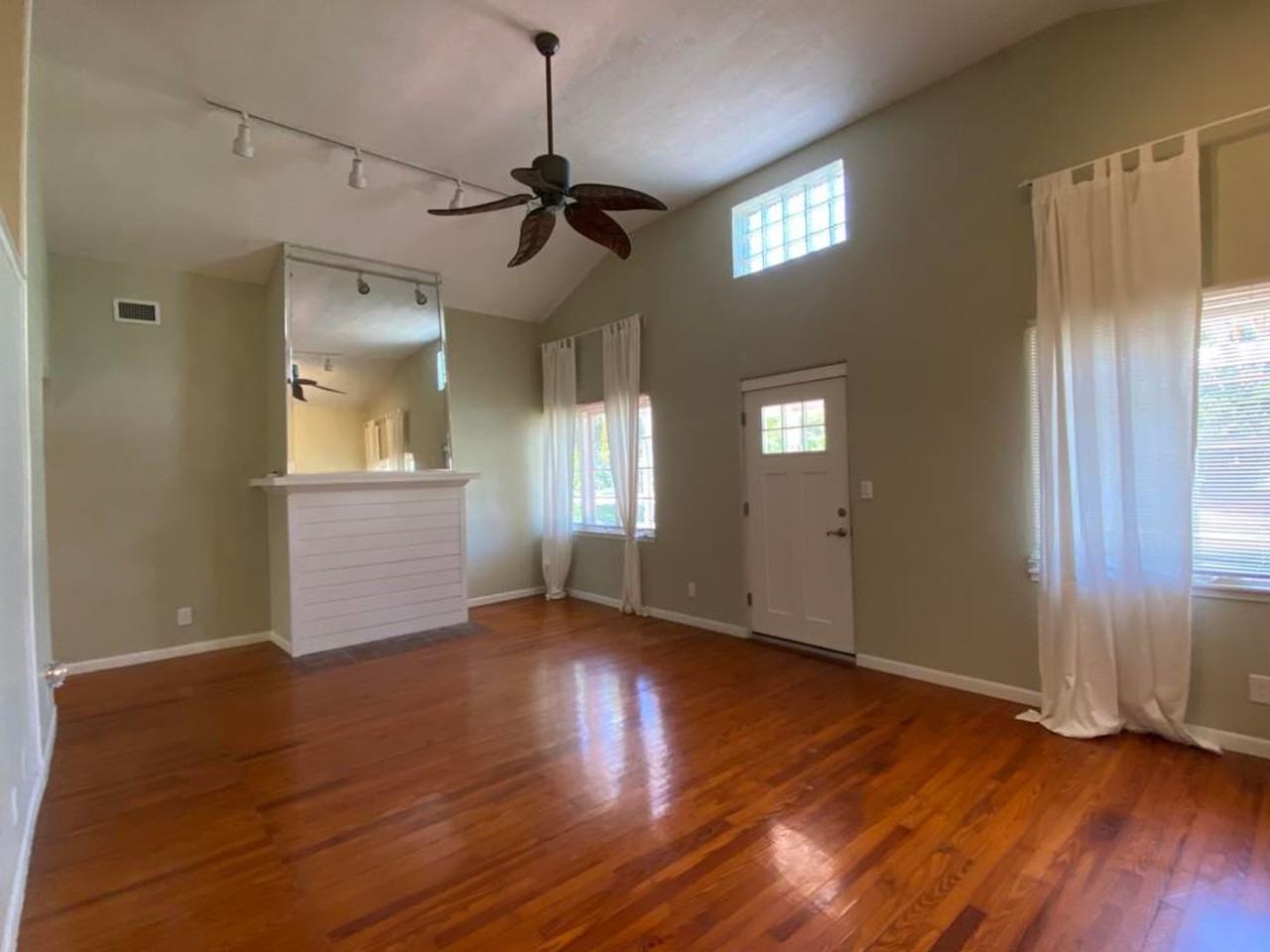 847 Daytona Ave - Photo 5 of 32