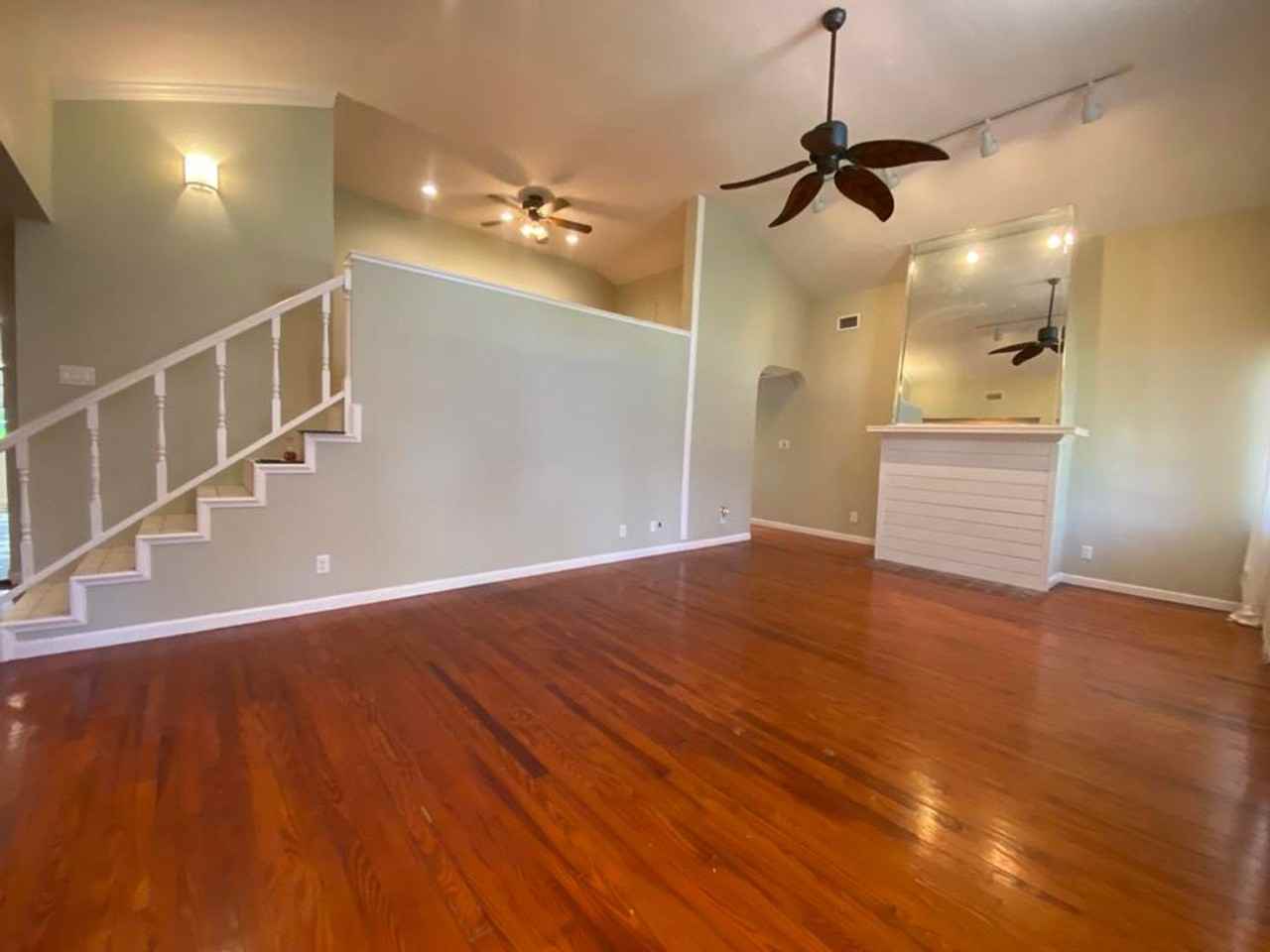 847 Daytona Ave - Photo 6 of 32