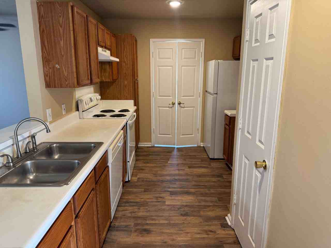 4304 Walnut Park Dr - Photo 2 of 12