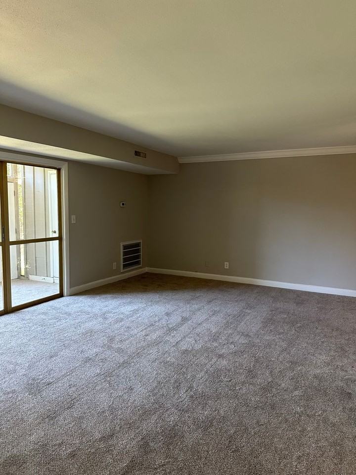 2946 Ramsgate Ct - Photo 3 of 15