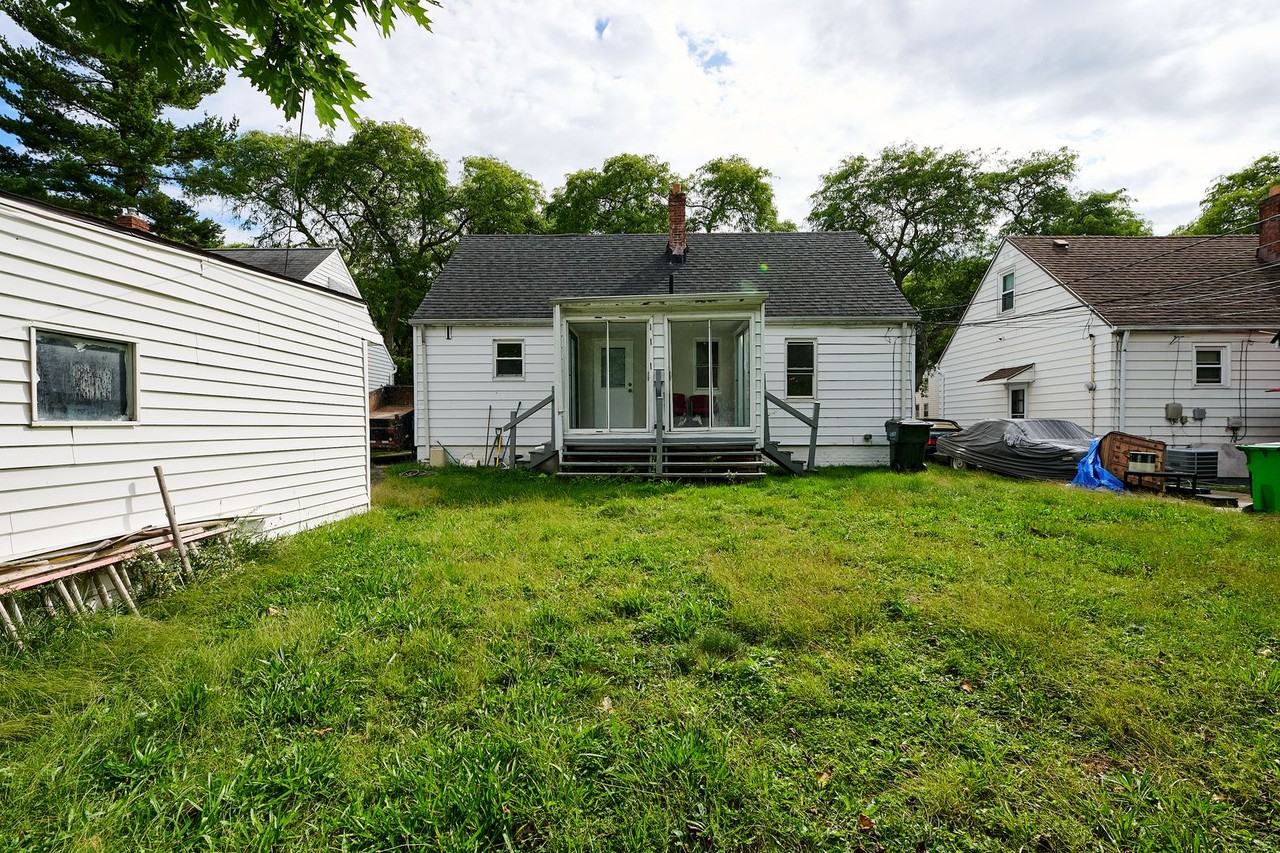 3887 Salisbury Rd - Photo 5 of 26