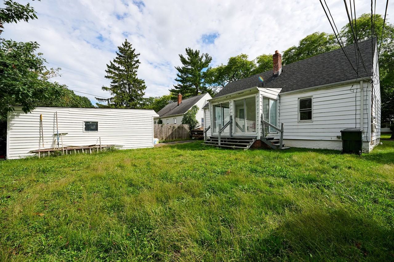 3887 Salisbury Rd - Photo 6 of 26
