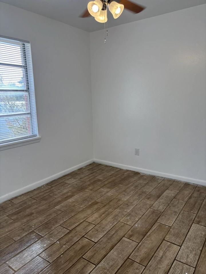 2817 Sw 33rd St - Photo 4 of 5