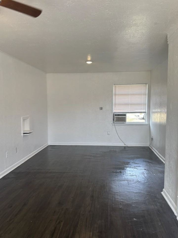 2819 Sw 33rd St - Photo 4 of 5