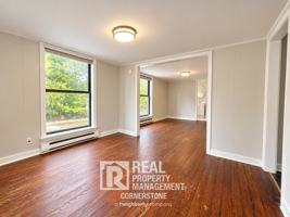 featured image of 2423 Parkview Ave