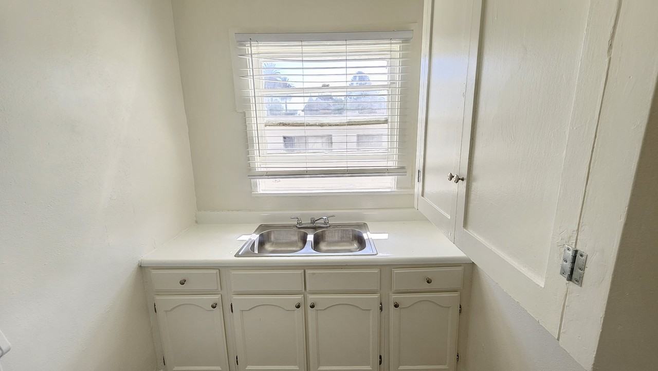 815 South Lake Street #208 - Photo 5 of 8