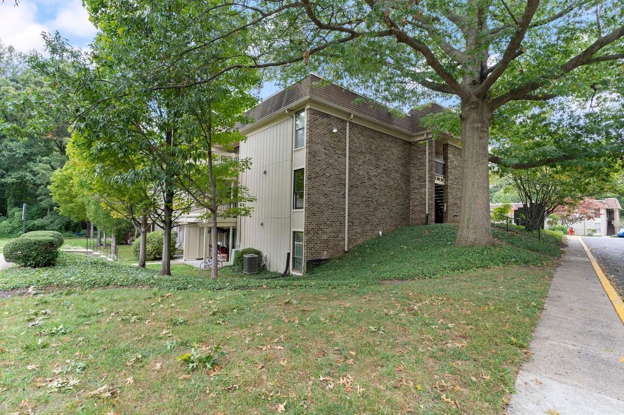 5766 Rexford Ct #M - Photo 2 of 20