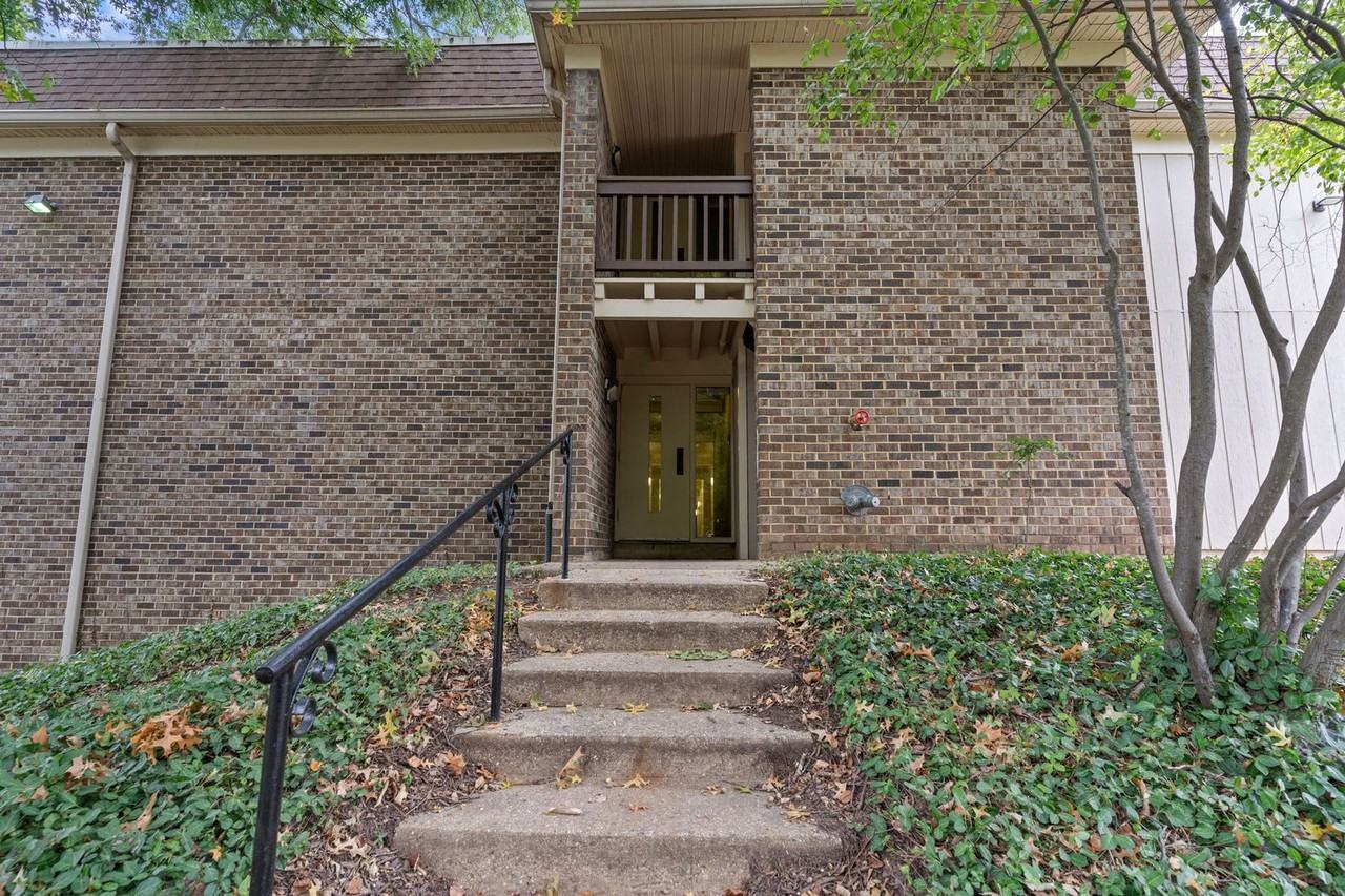 5766 Rexford Ct #M - Photo 3 of 20