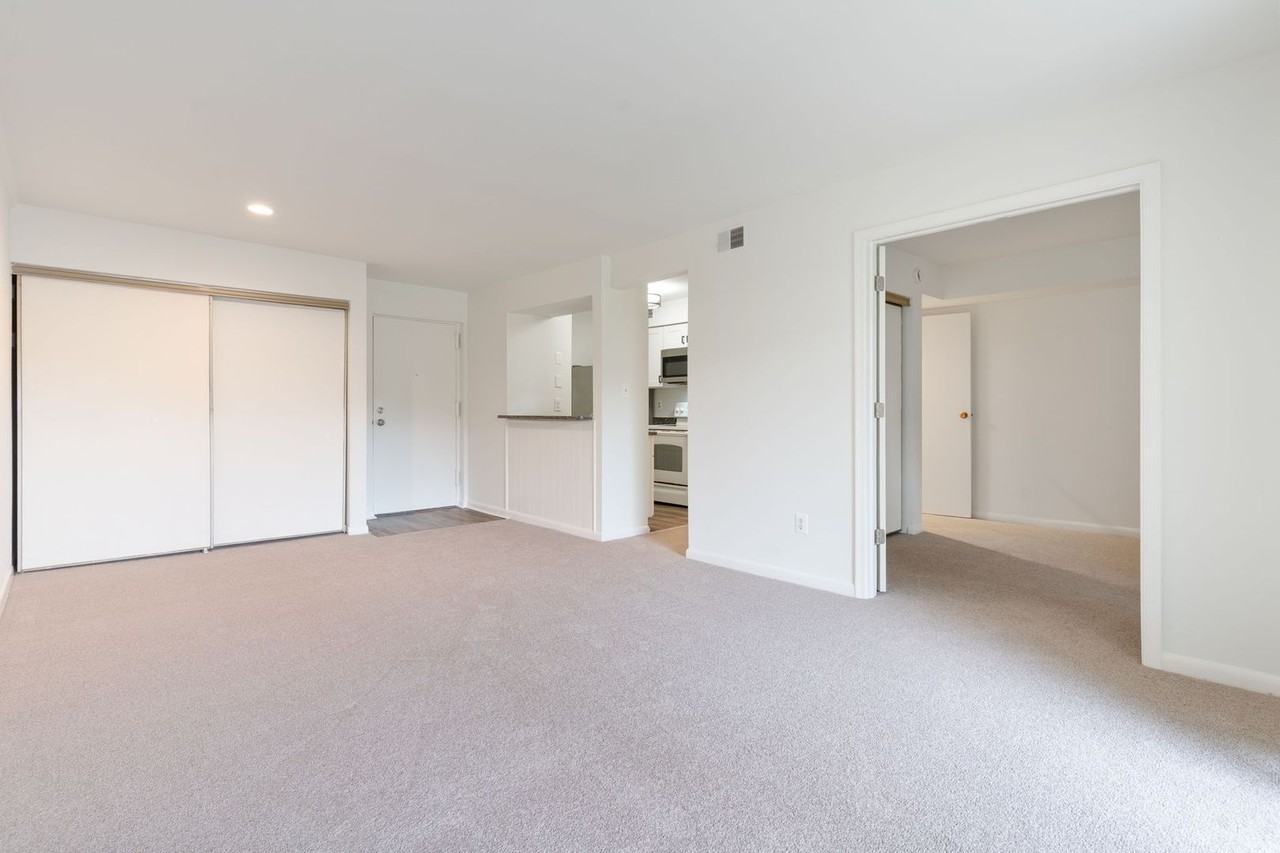 5766 Rexford Ct #M - Photo 6 of 20