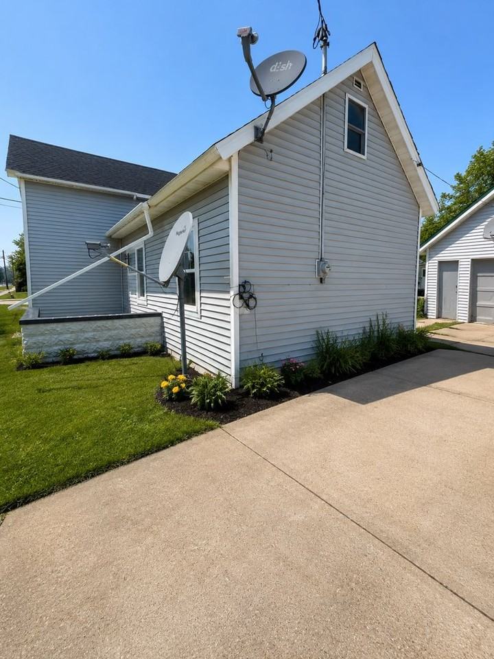 122 W Pine St - Photo 2 of 20