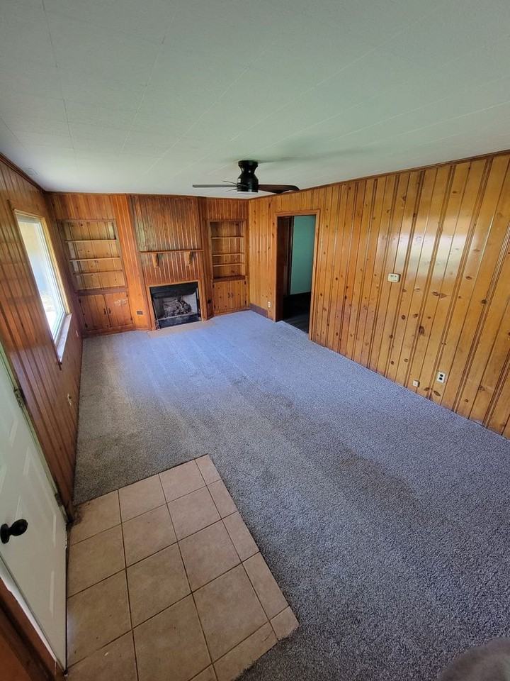949 N Dirksen Pkwy - Photo 2 of 9