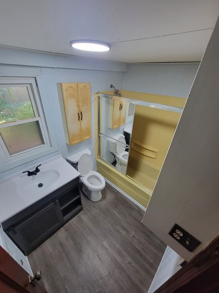 949 N Dirksen Pkwy - Photo 5 of 9