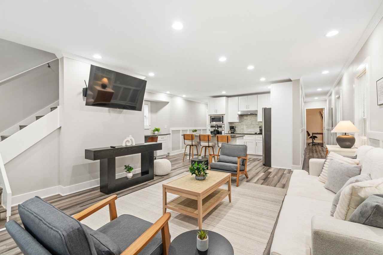 1409 Bridges Ave Sw - Photo 4 of 30