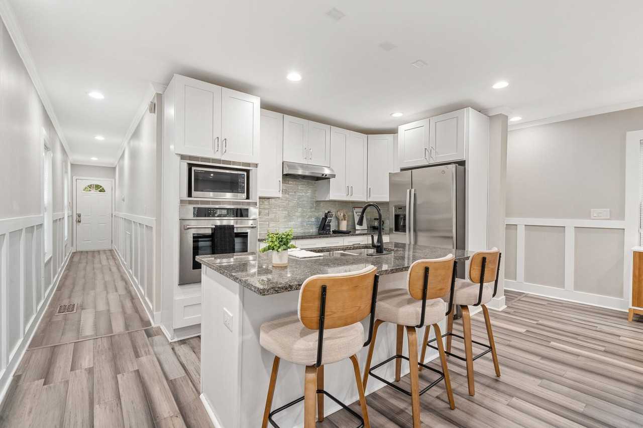 1409 Bridges Ave Sw - Photo 7 of 30