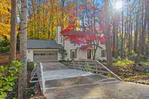 featured image of 82 Vanessa Dr Se
