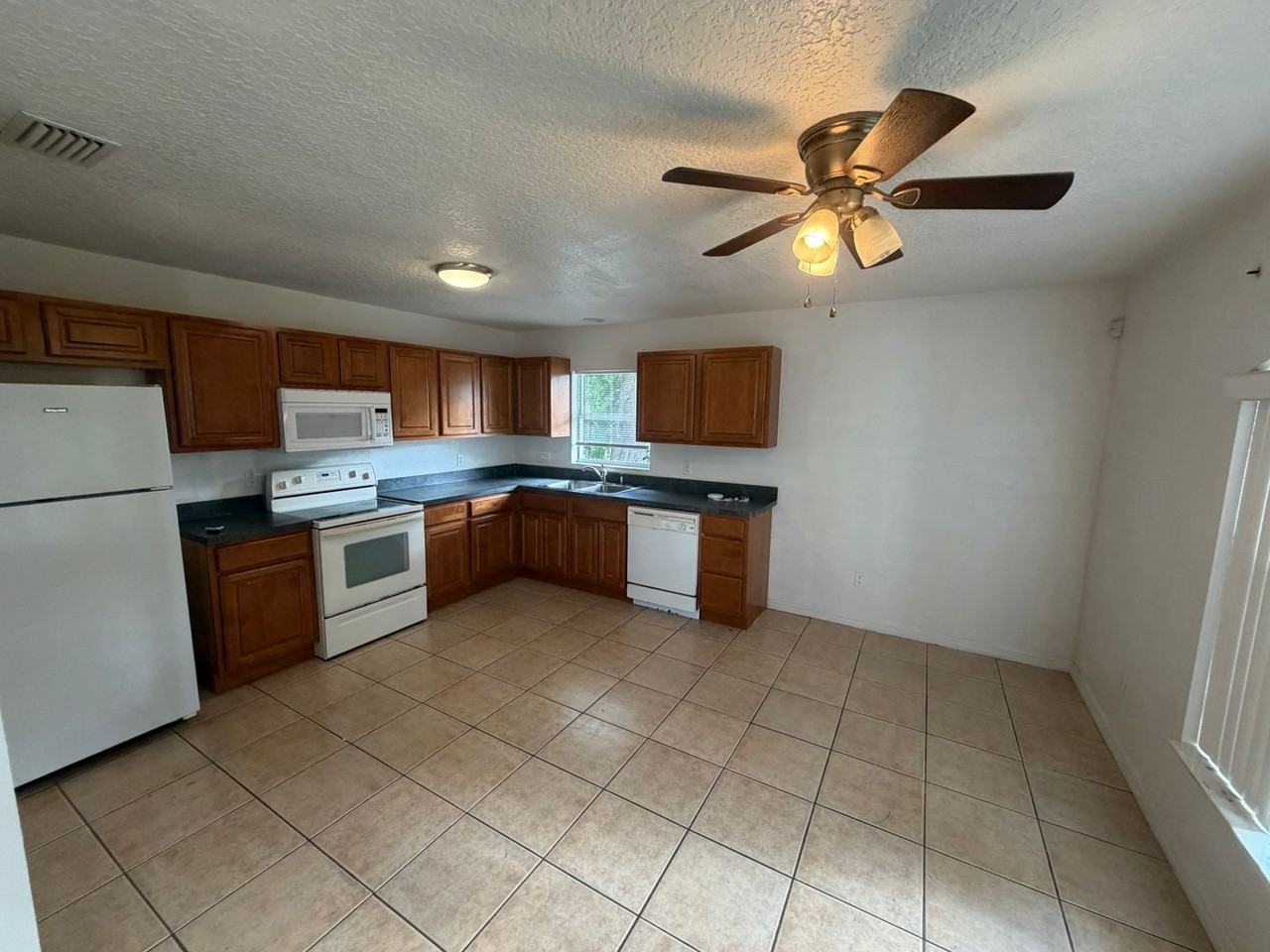 1050 1050-B 6th Street - 1050 6th Street - Photo 4 of 14