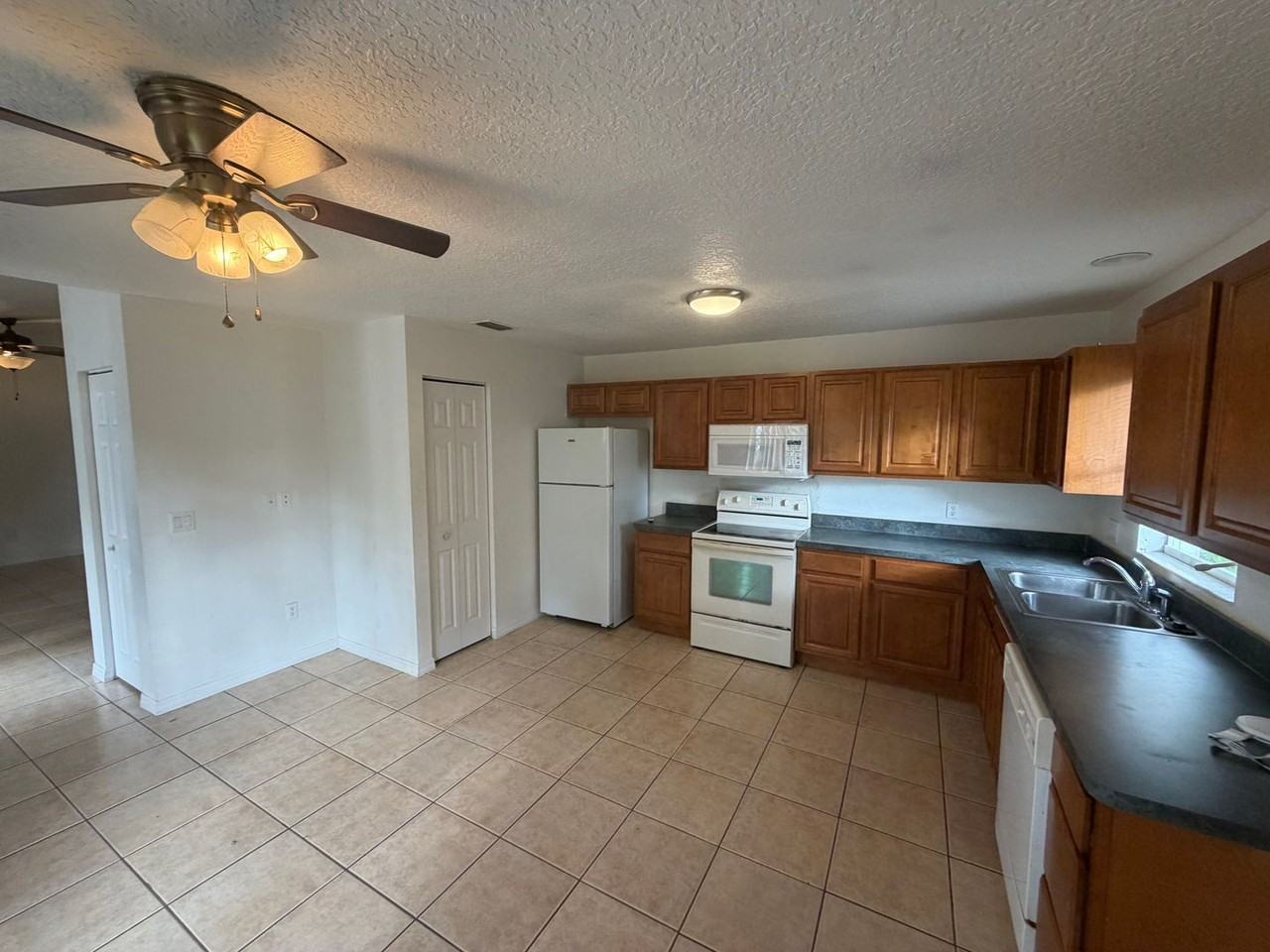 1050 1050-B 6th Street - 1050 6th Street - Photo 5 of 14