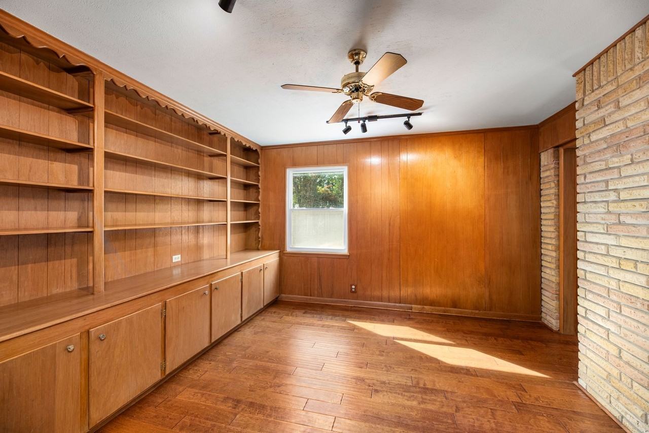 1208 Wentwood Dr - Photo 4 of 32