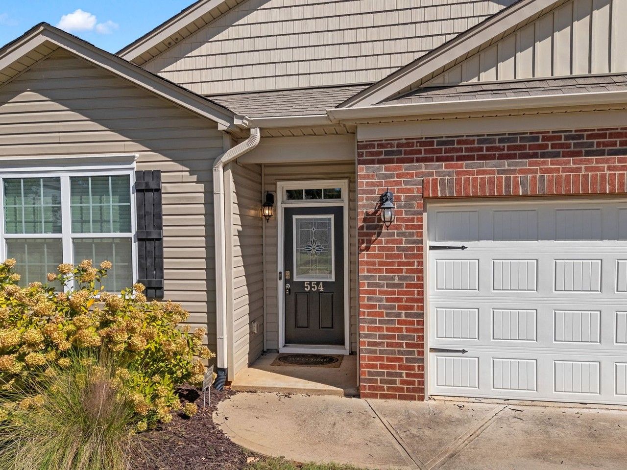 554 Friar Park Ln - Photo 3 of 42