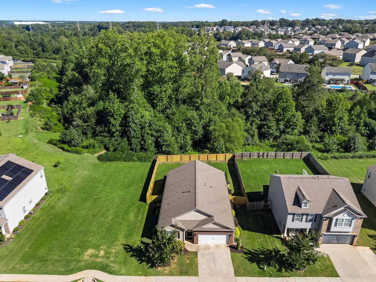 554 Friar Park Ln - Photo 4 of 42
