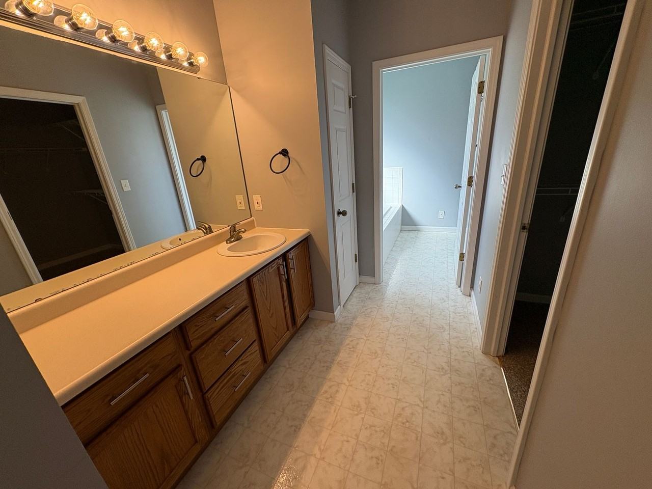 2127 Longspur Dr - Photo 2 of 18