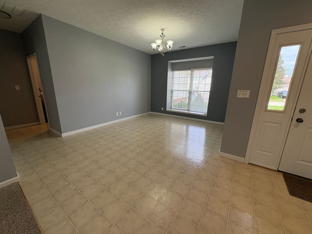2127 Longspur Dr - Photo 4 of 18