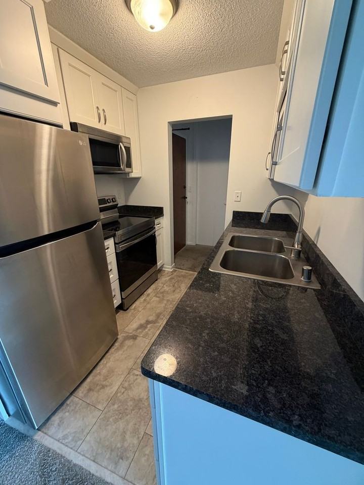4387 Wilshire Blvd - Photo 2 of 18