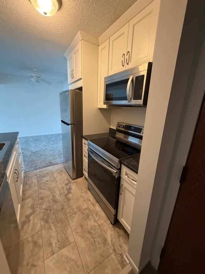 4387 Wilshire Blvd - Photo 3 of 18